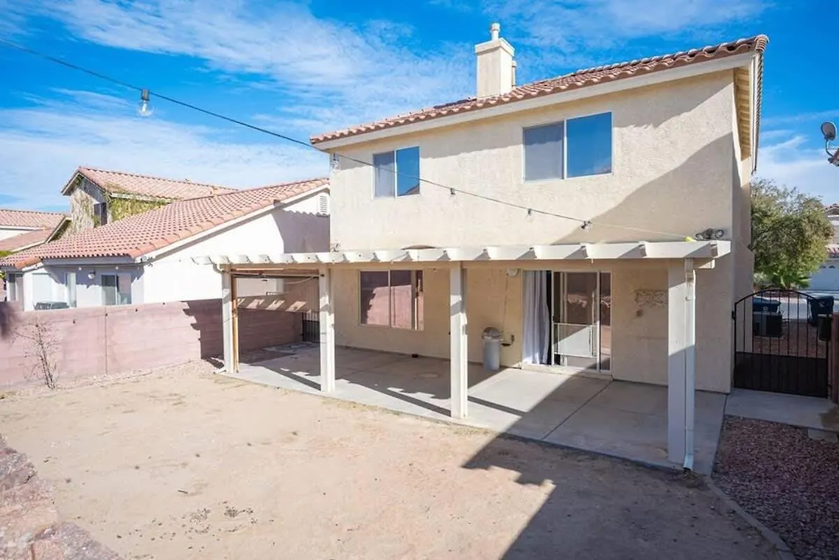 Modern Luxury Vegas Style Home Near The Strip location